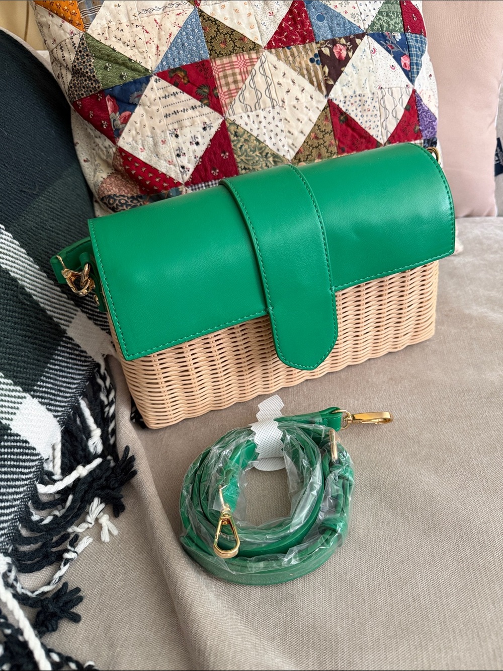 ModaLuxe Green Wicker Crossbody Bag with Removable Strap